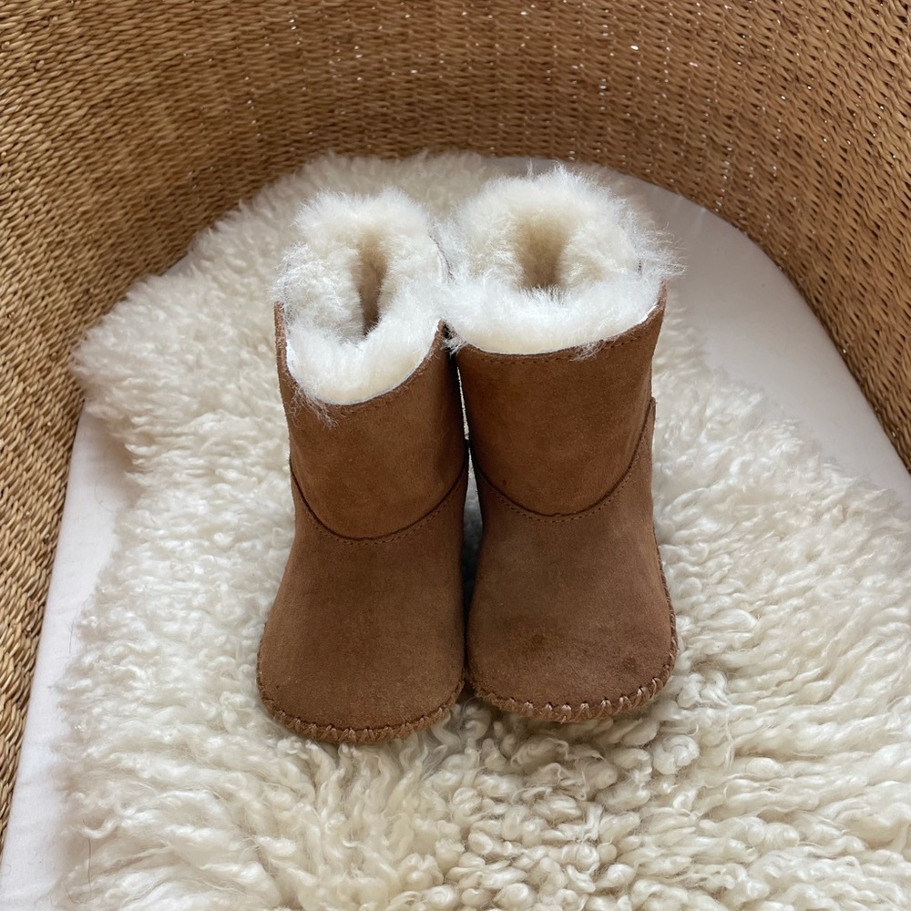 COPY - Baby girl Uggs size 4-5